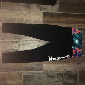 Victoria’s Secret PINK tropical pocket leggings